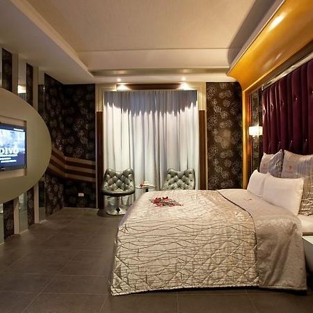 Love Star Motel Таоуан Екстериор снимка